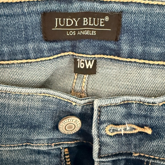 Judy Blue Flare Jeans in Classic Blue - Picture 2 of 3